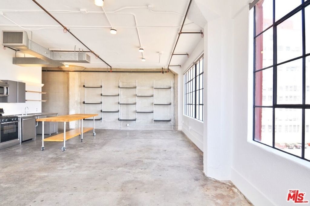 315 E 8th Street - Photo 7