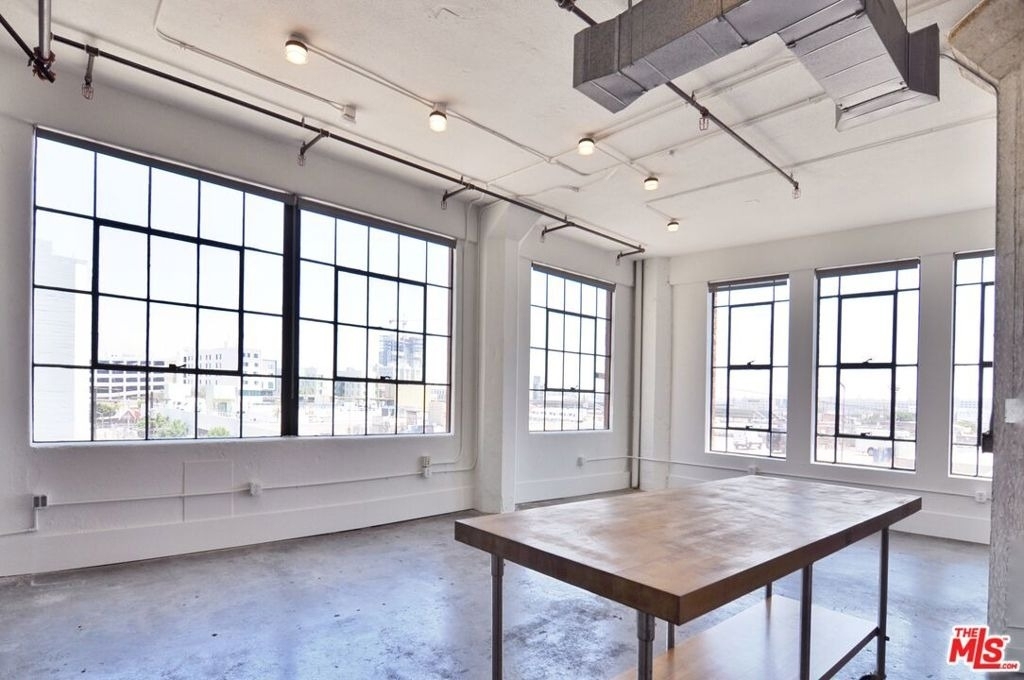 315 E 8th Street - Photo 0