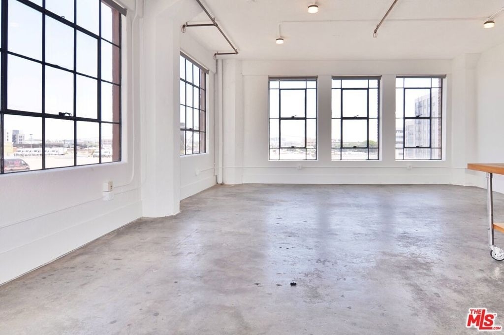 315 E 8th Street - Photo 1