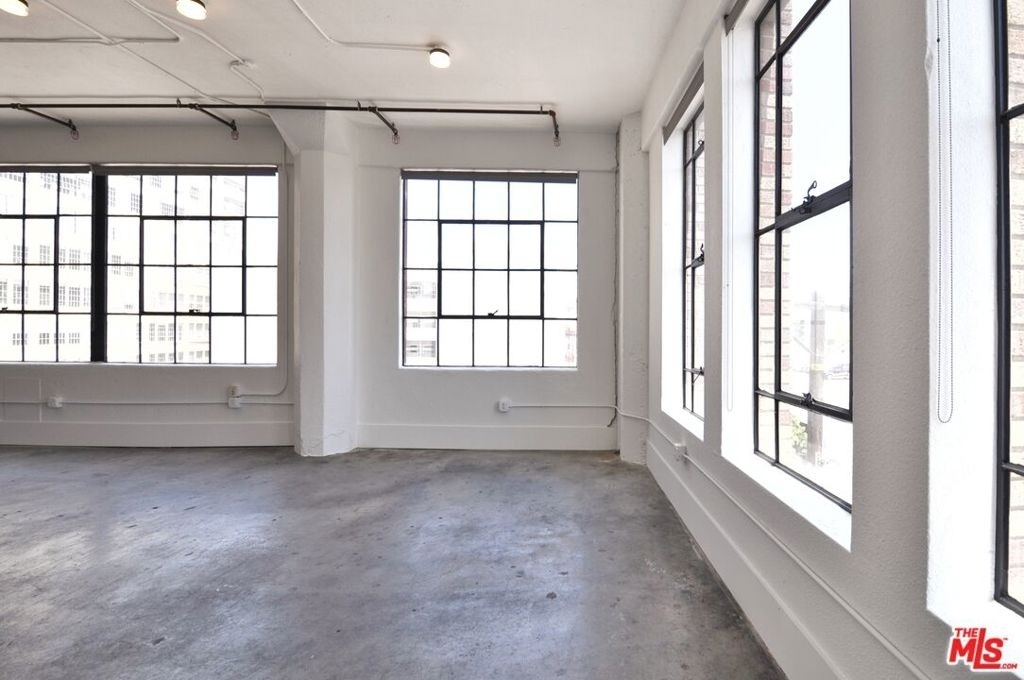 315 E 8th Street - Photo 3