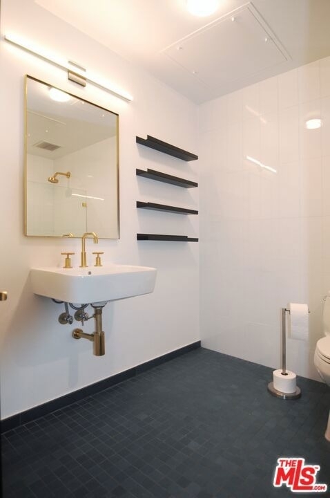 315 E 8th Street - Photo 13