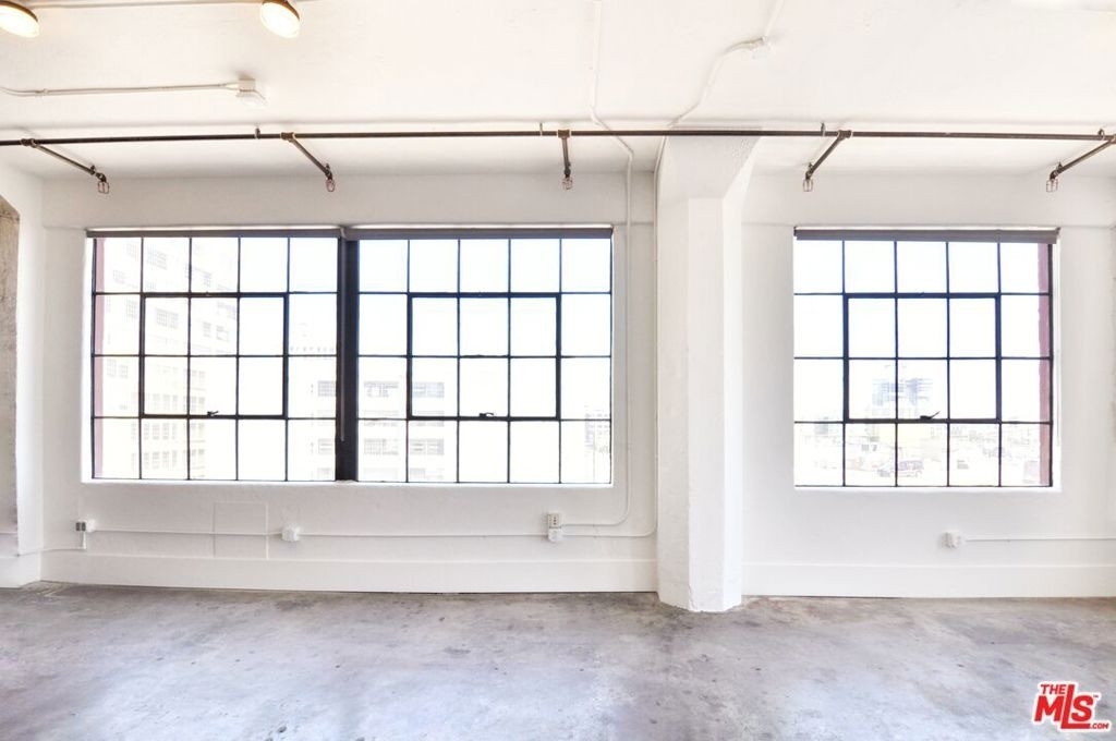 315 E 8th Street - Photo 5