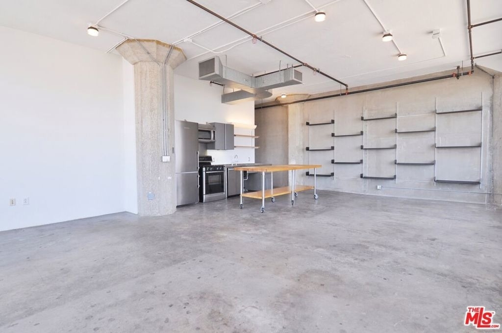 315 E 8th Street - Photo 6