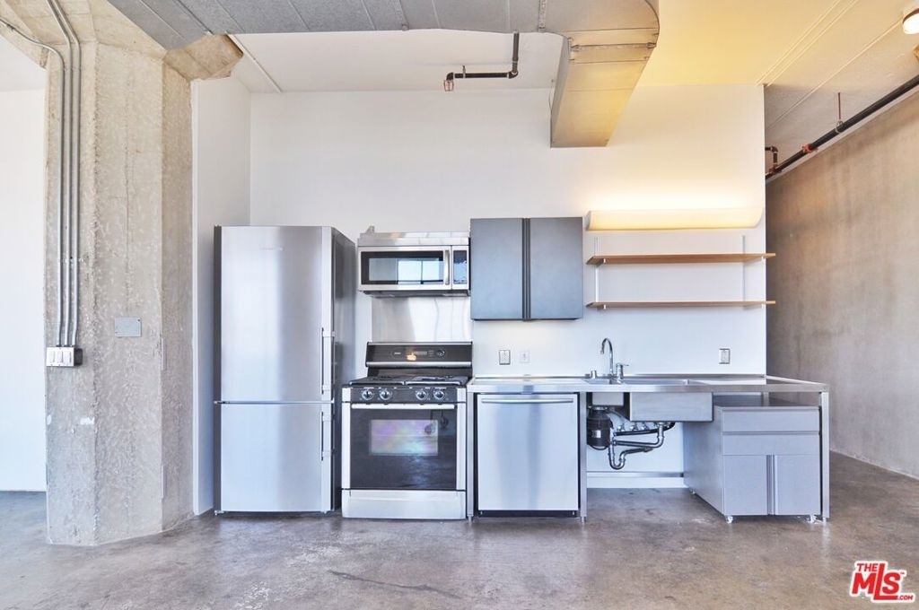315 E 8th Street - Photo 8