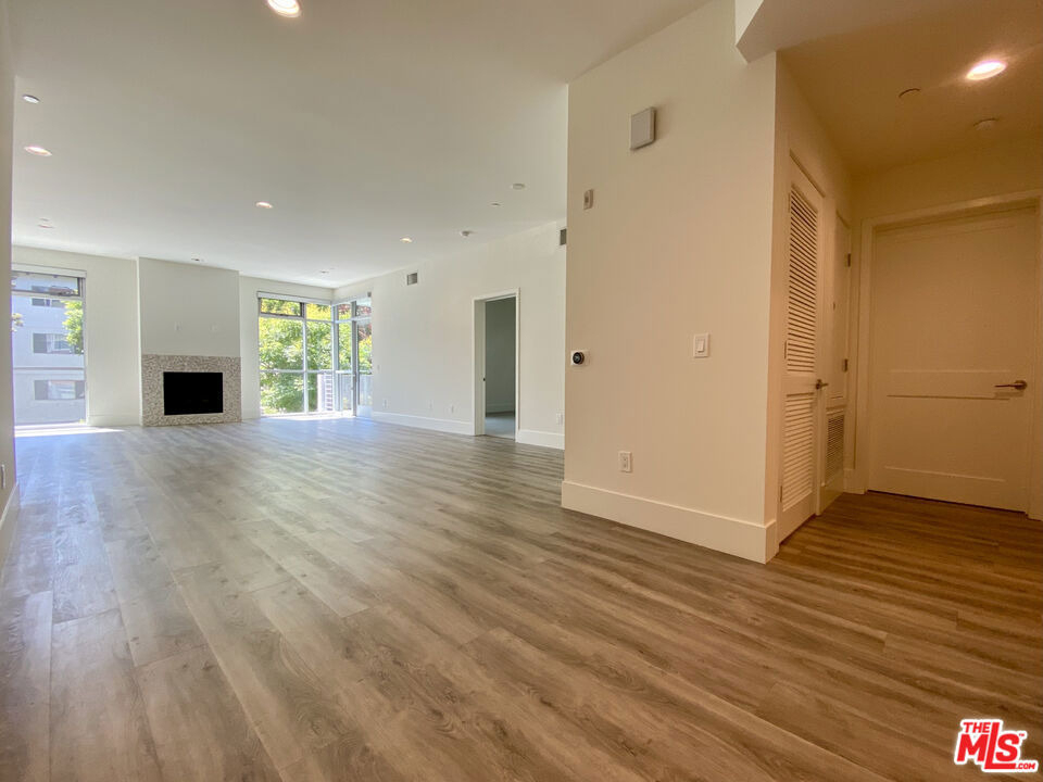 1232 N Kings Road - Photo 2