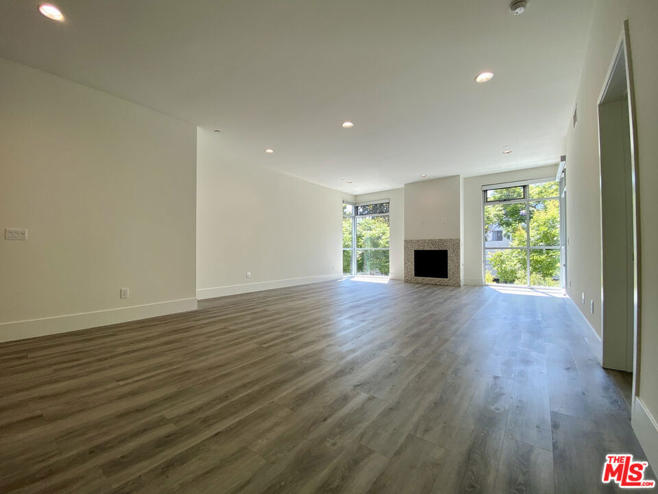 1232 N Kings Road - Photo 4