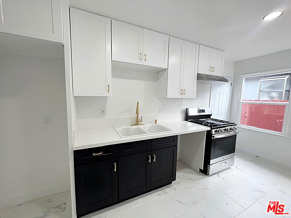 2416 Boone Avenue - Photo 3