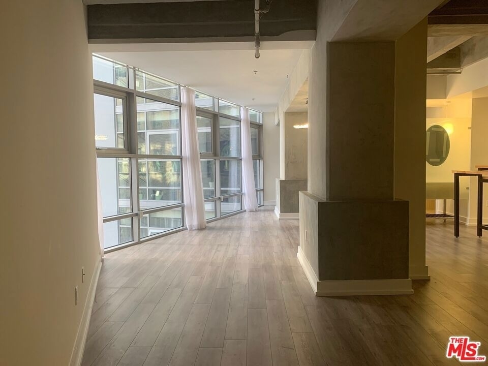 727 W 7th Street - Photo 3