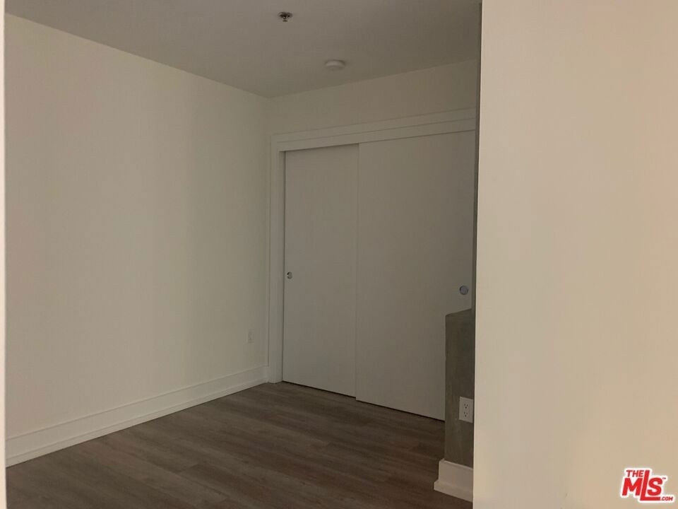 727 W 7th Street - Photo 4
