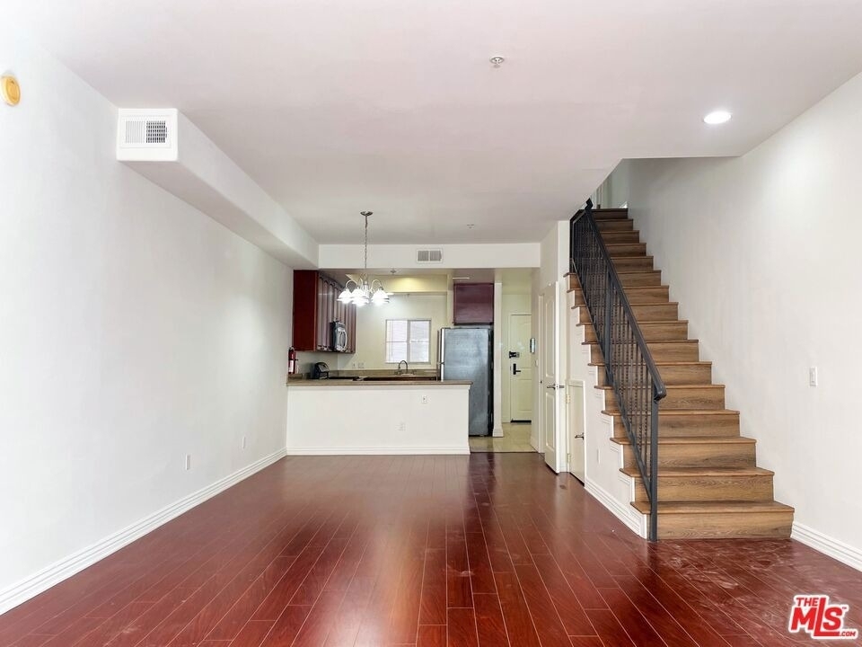 429 S St Andrews Pl - Photo 0