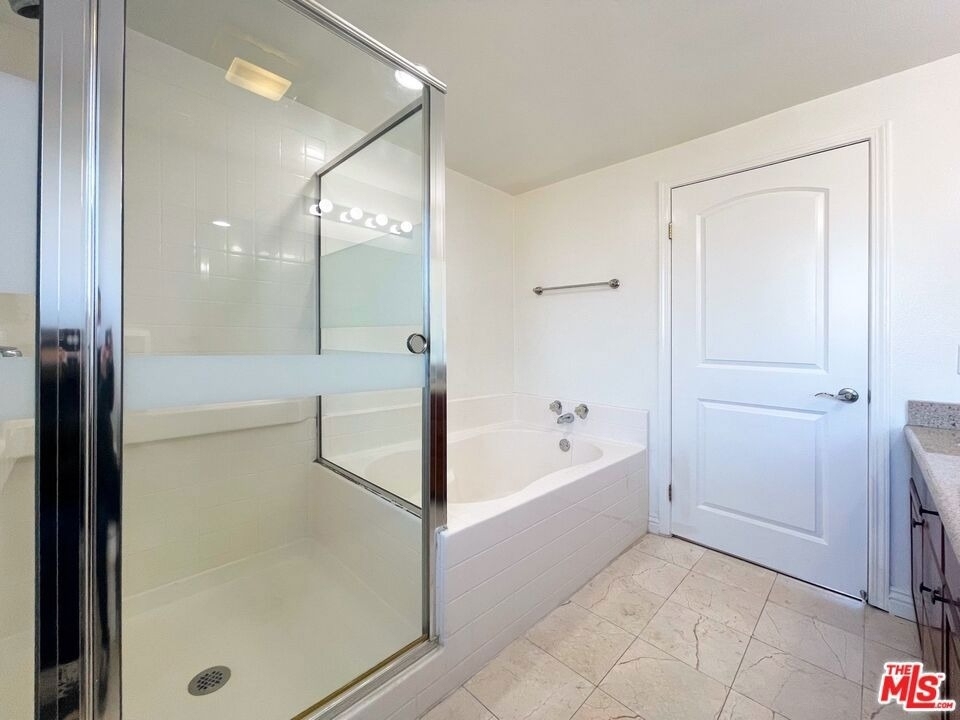 429 S St Andrews Pl - Photo 11