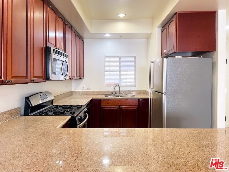 429 S St Andrews Pl - Photo 18