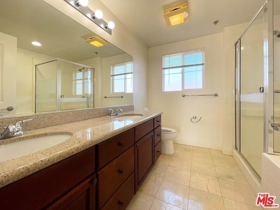 429 S St Andrews Pl - Photo 9
