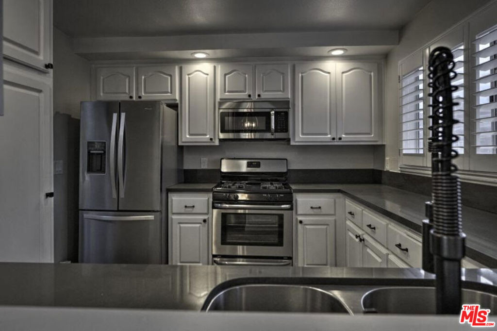 3119 Genoa Court - Photo 10