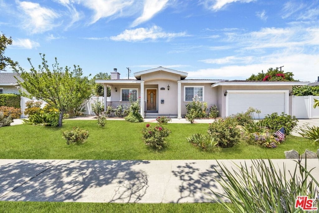 10109 Gloria Avenue - Photo 0