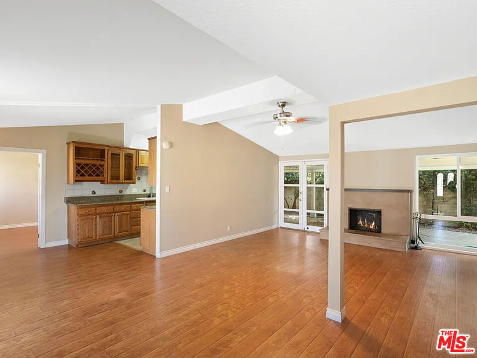 526 N Emerald Drive - Photo 2
