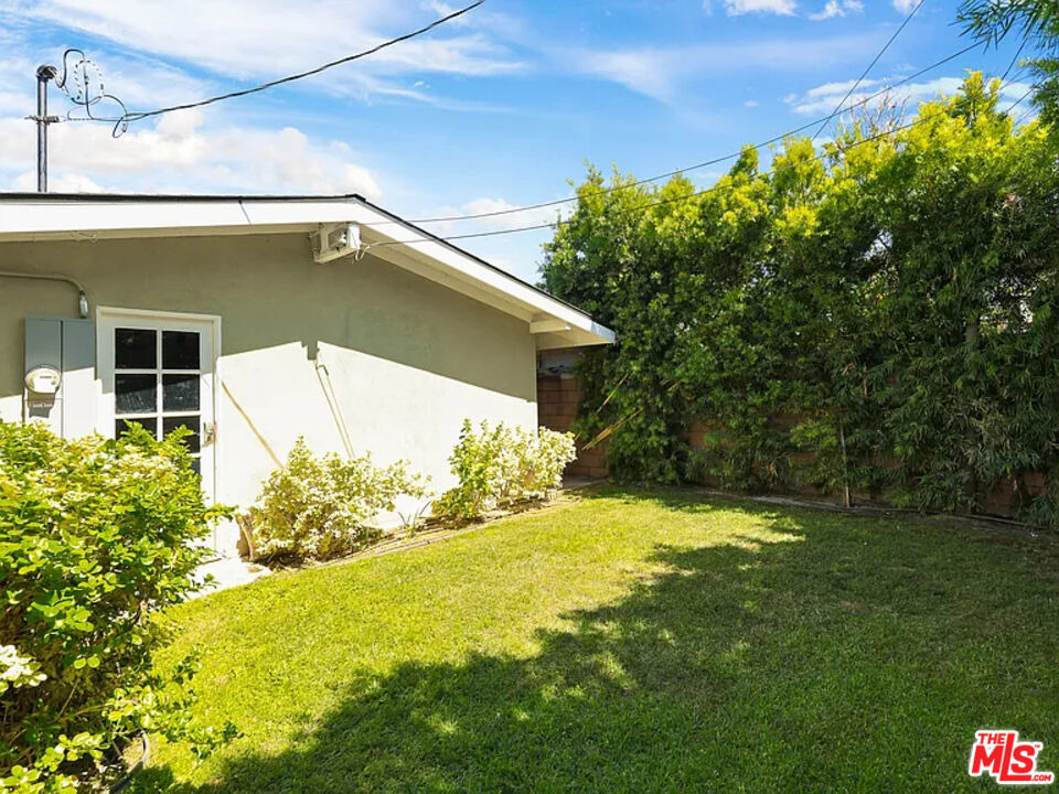 526 N Emerald Drive - Photo 17