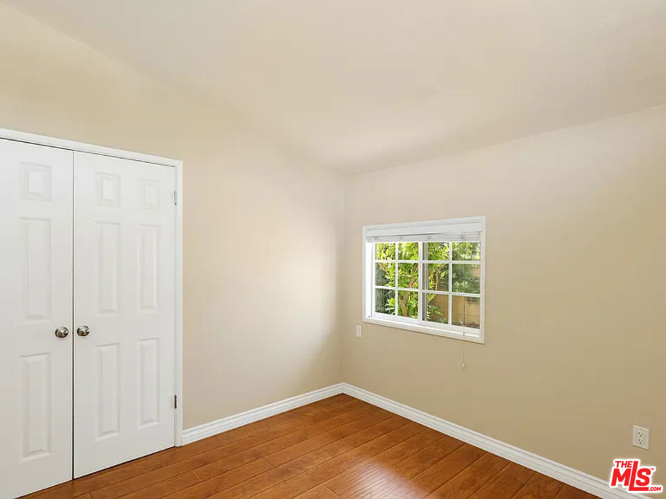 526 N Emerald Drive - Photo 8