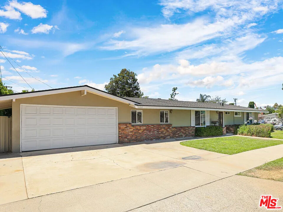 526 N Emerald Drive - Photo 0