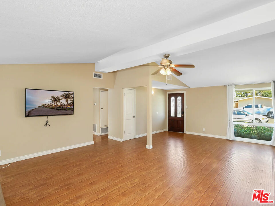 526 N Emerald Drive - Photo 3