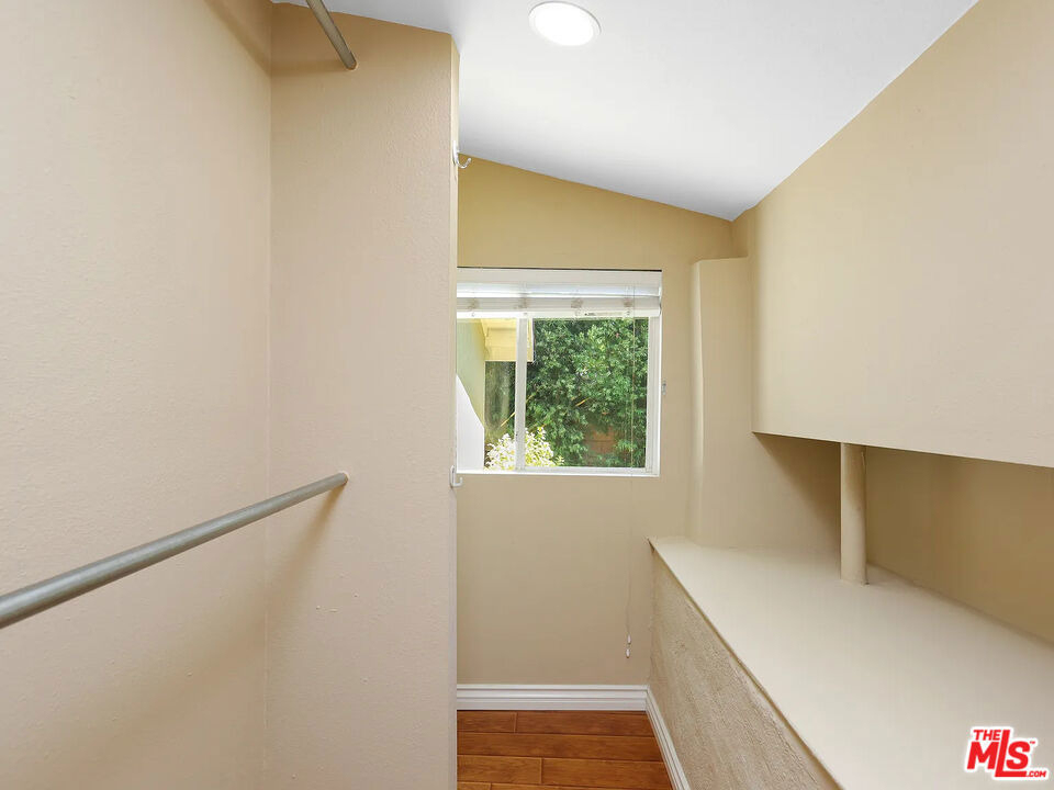 526 N Emerald Drive - Photo 10