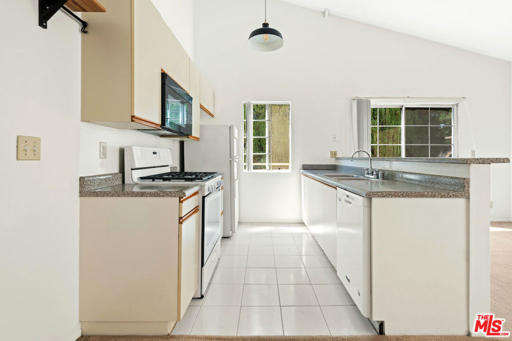 607 N Rossmore Avenue - Photo 4