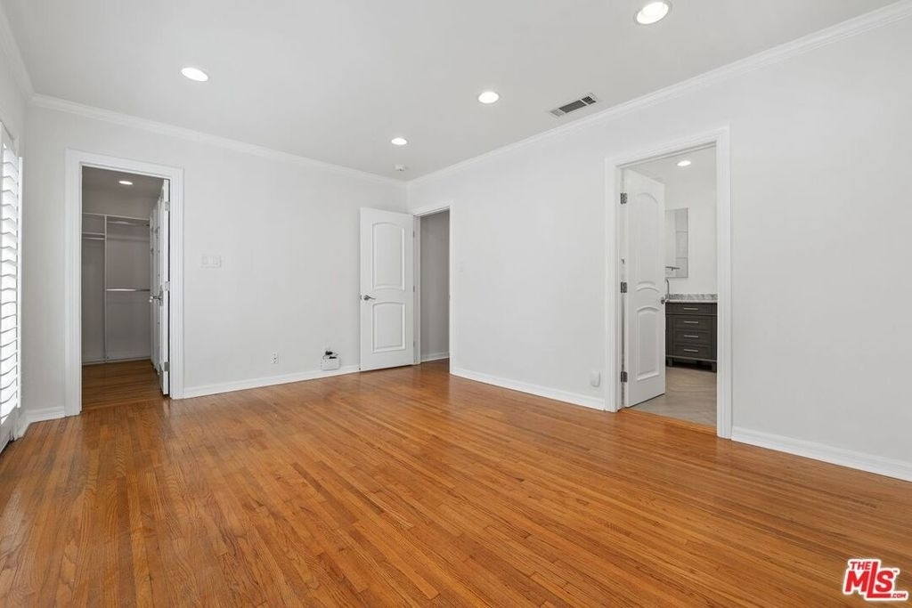 2030 Kelton Avenue - Photo 11
