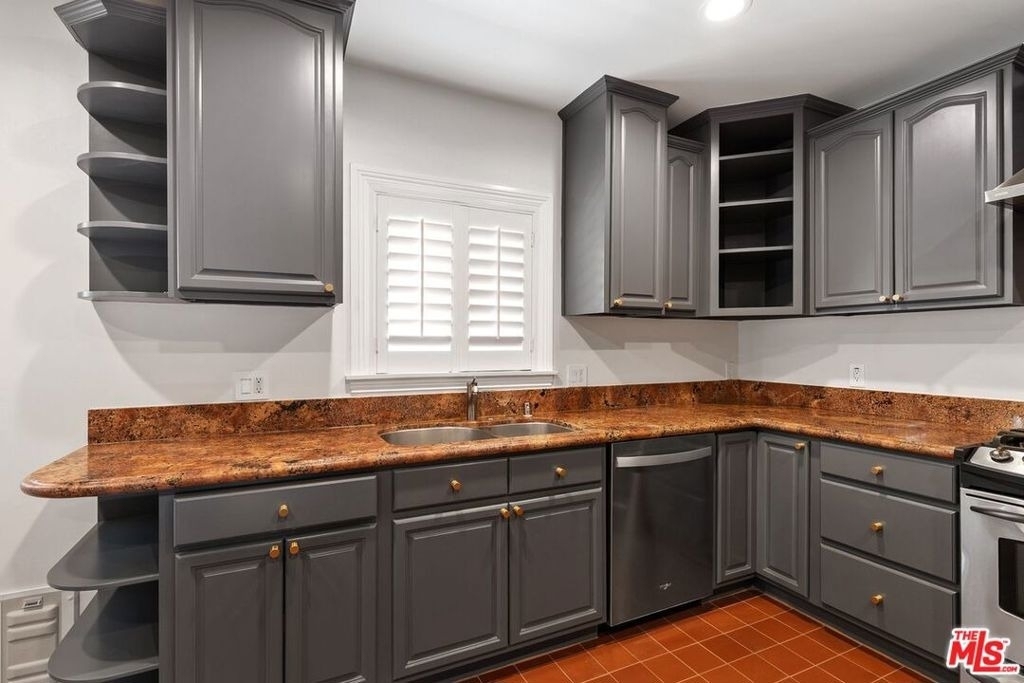 2030 Kelton Avenue - Photo 5