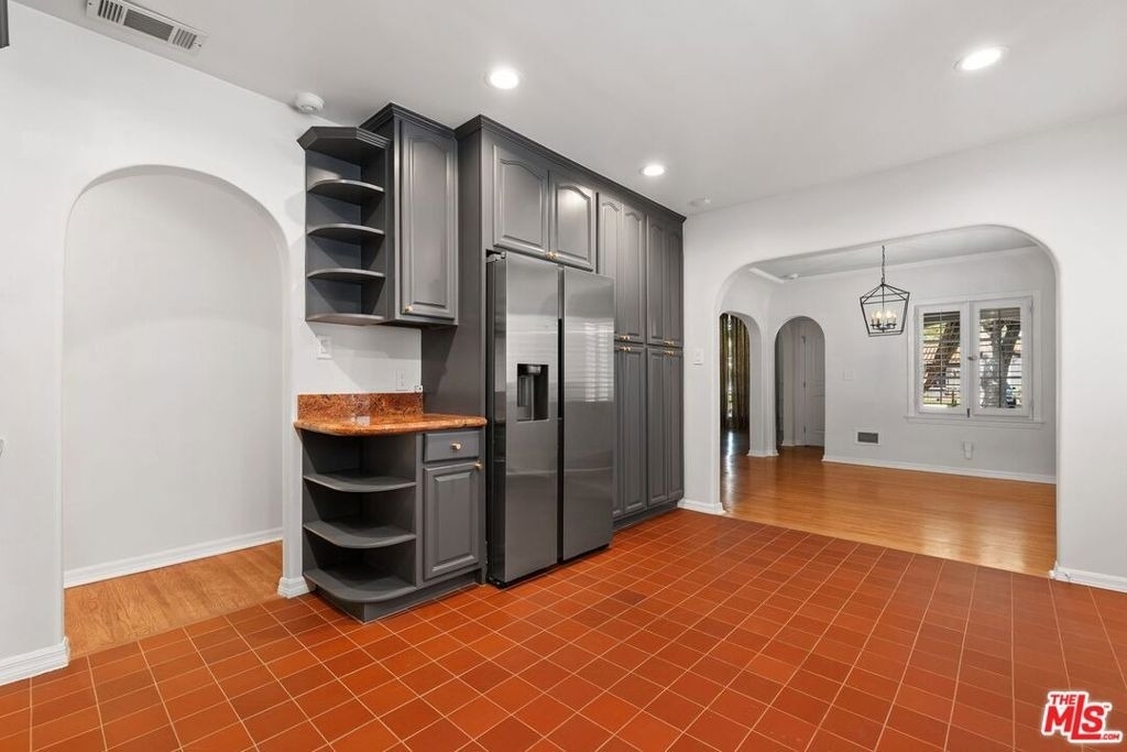 2030 Kelton Avenue - Photo 6