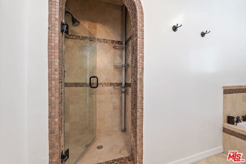 2030 Kelton Avenue - Photo 7