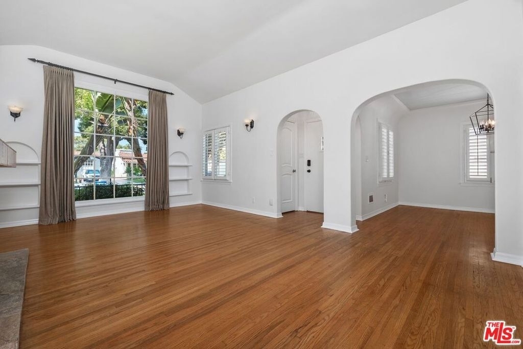 2030 Kelton Avenue - Photo 2