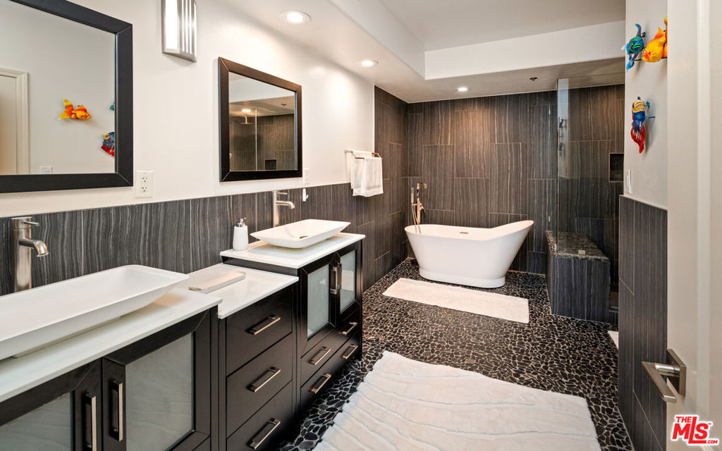 575 S Barrington Avenue - Photo 22