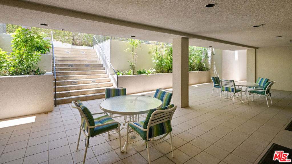 575 S Barrington Avenue - Photo 31