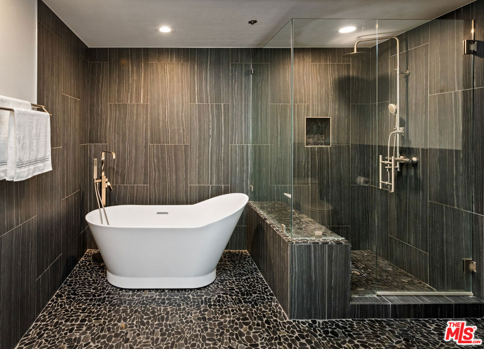 575 S Barrington Avenue - Photo 23