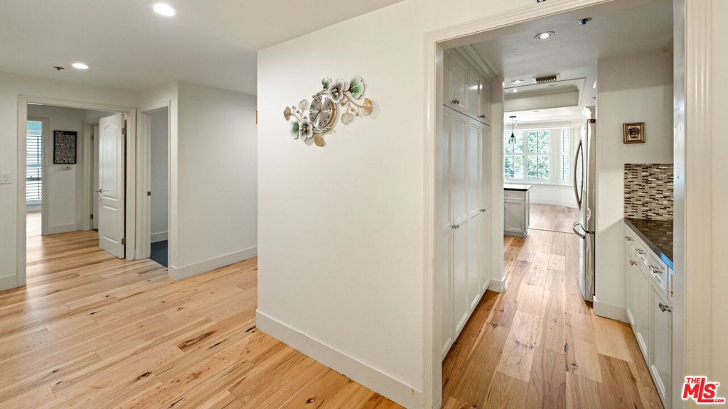 575 S Barrington Avenue - Photo 3