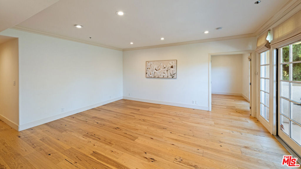 575 S Barrington Avenue - Photo 14