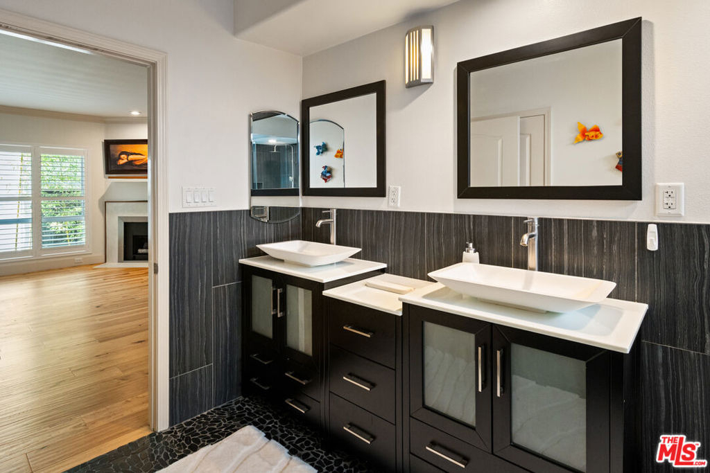 575 S Barrington Avenue - Photo 24
