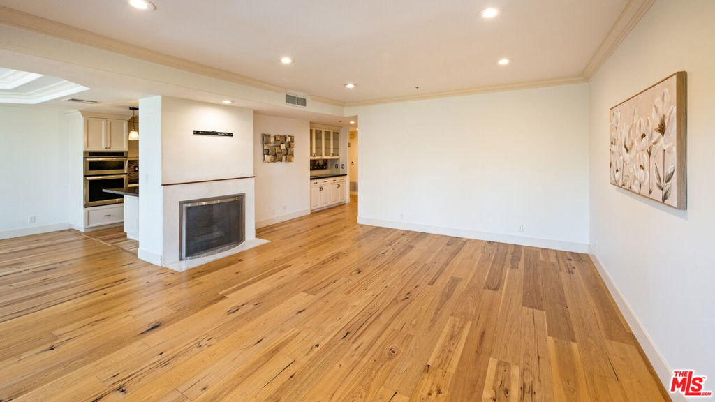 575 S Barrington Avenue - Photo 7