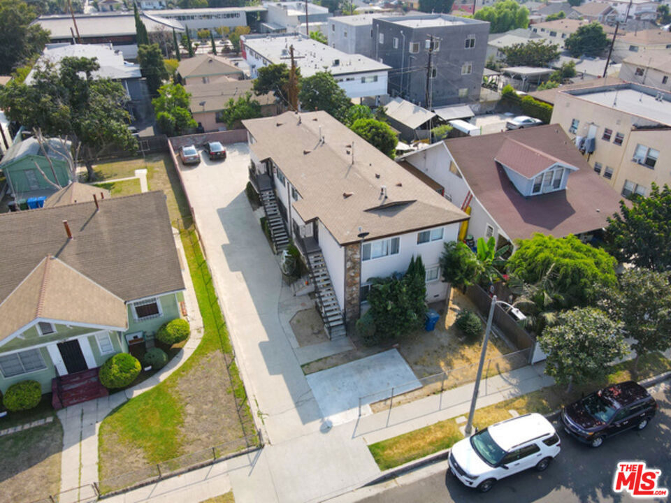 1324 W 36th Street - Photo 2