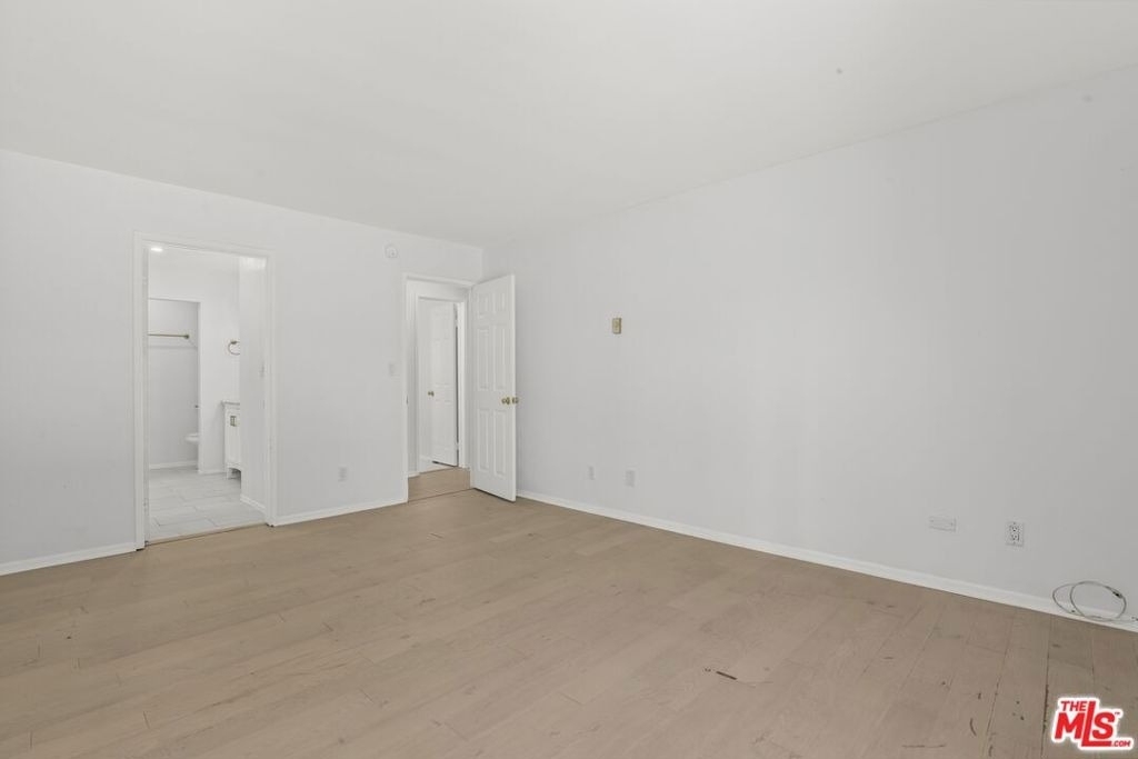 4900 Overland Avenue - Photo 7