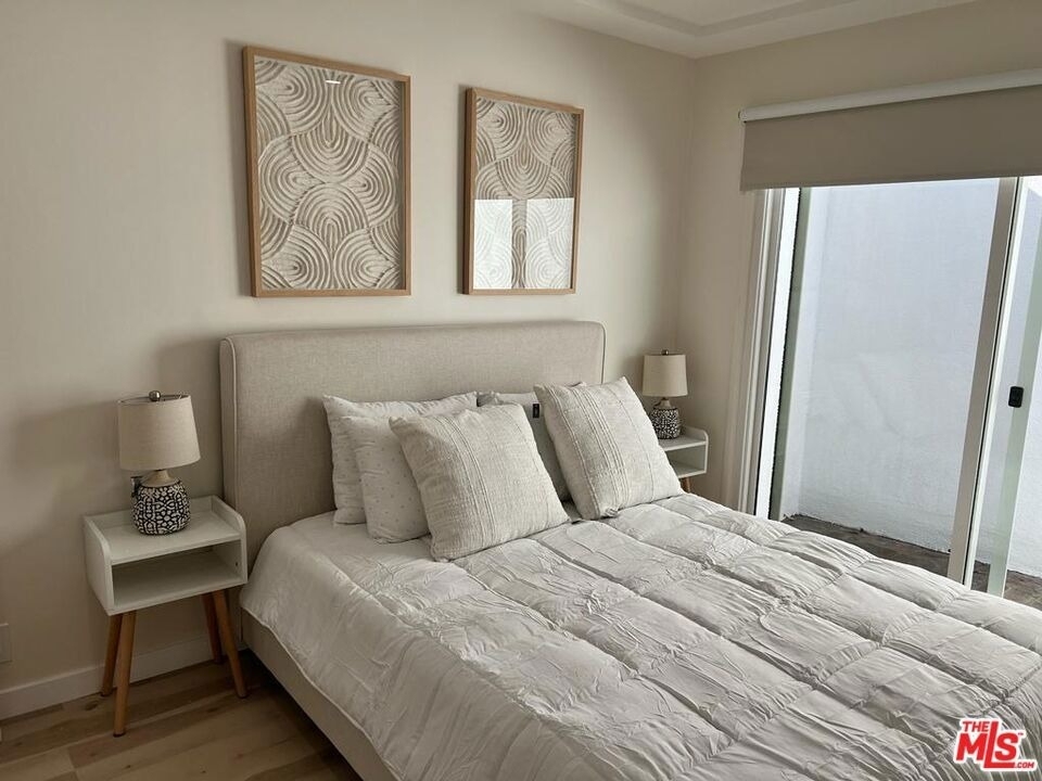 8757 Dorrington Avenue - Photo 5
