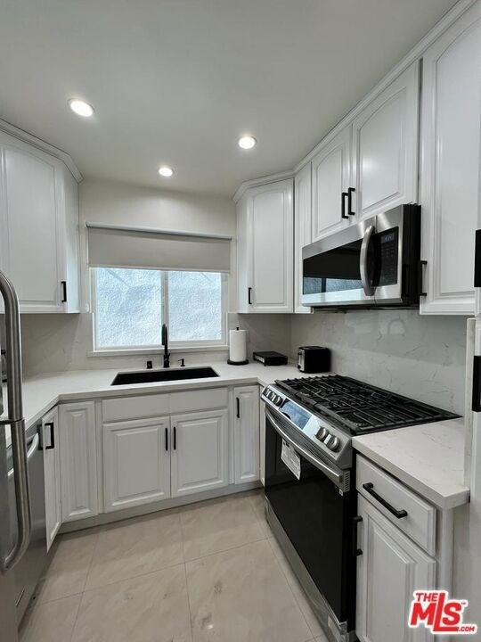 8757 Dorrington Avenue - Photo 3