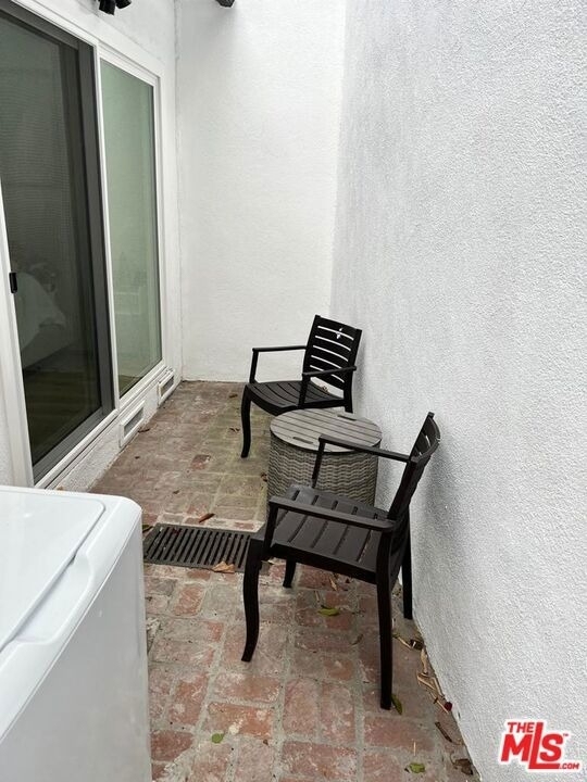 8757 Dorrington Avenue - Photo 9