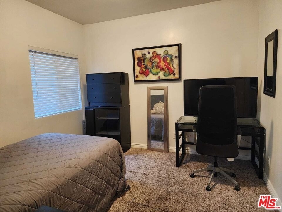 3582 S Budlong Avenue - Photo 17
