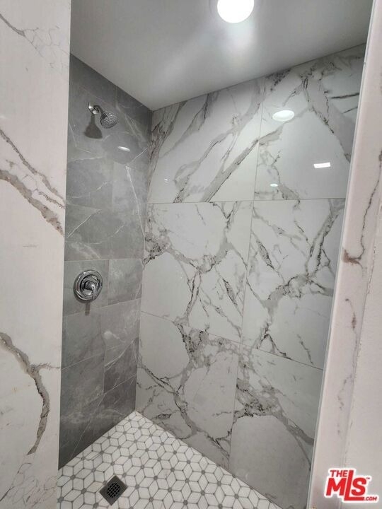 3582 S Budlong Avenue - Photo 25