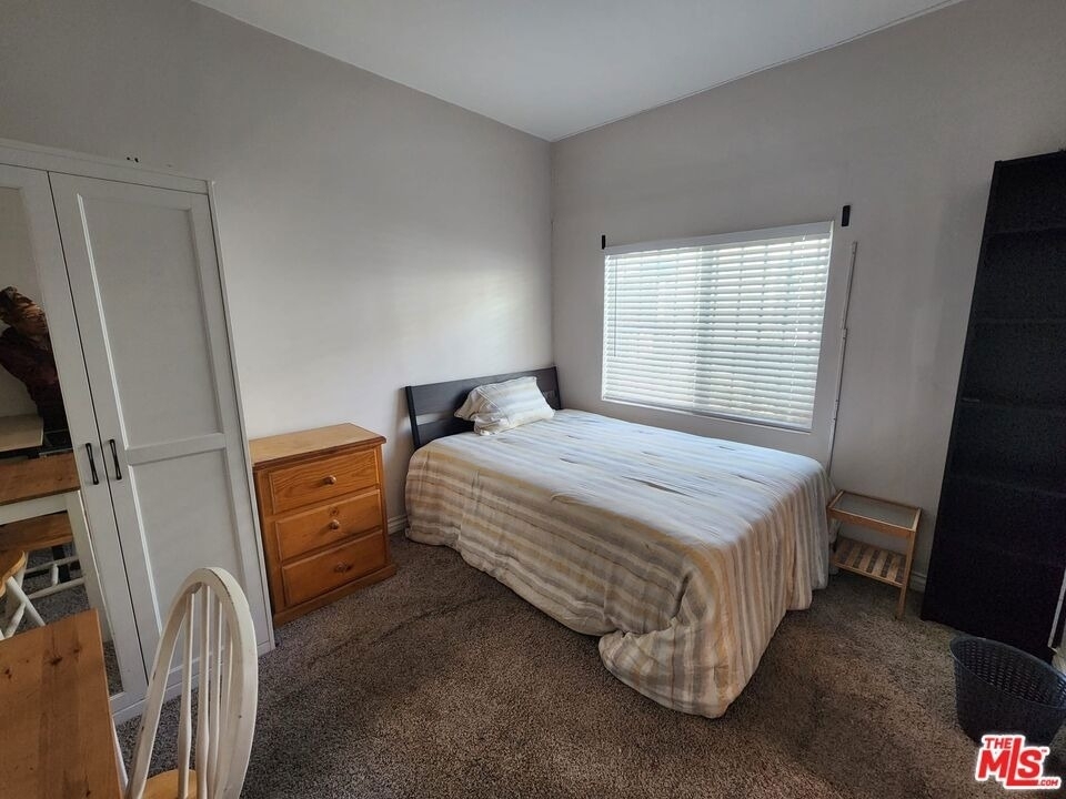 3582 S Budlong Avenue - Photo 29