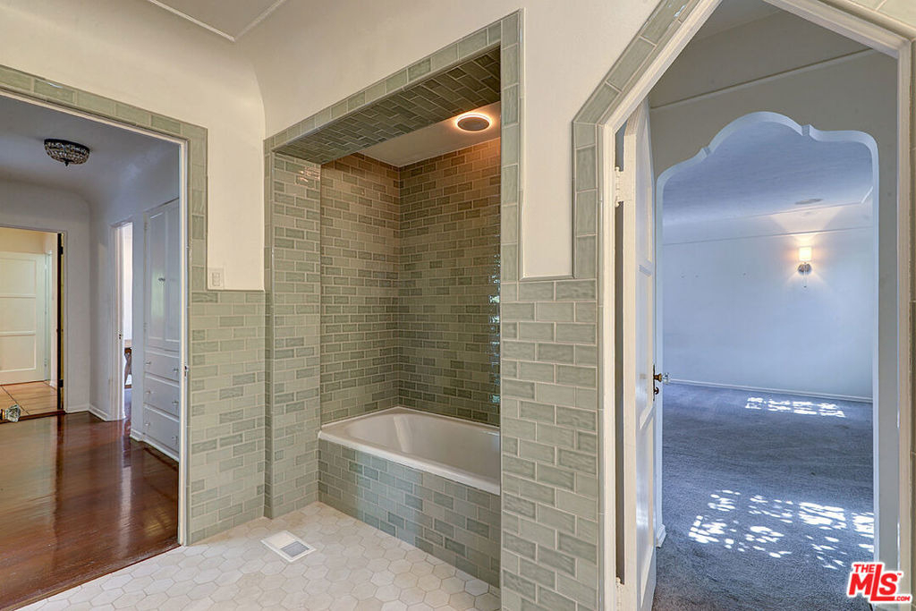 6630 Colgate Avenue - Photo 16