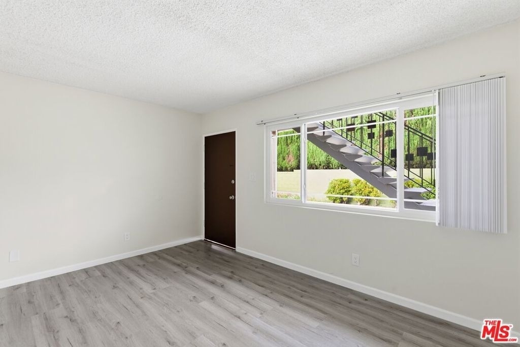 1361 Yosemite Drive - Photo 3