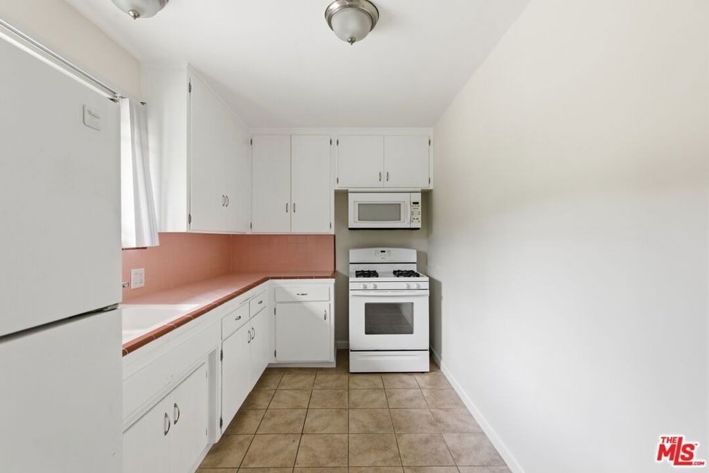1361 Yosemite Drive - Photo 0