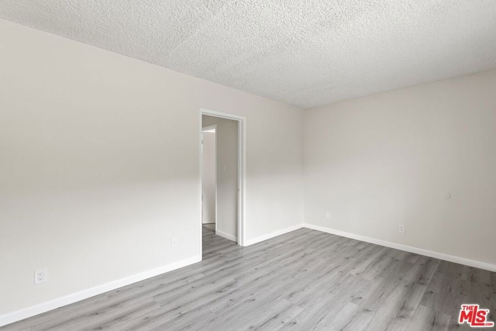 1361 Yosemite Drive - Photo 4